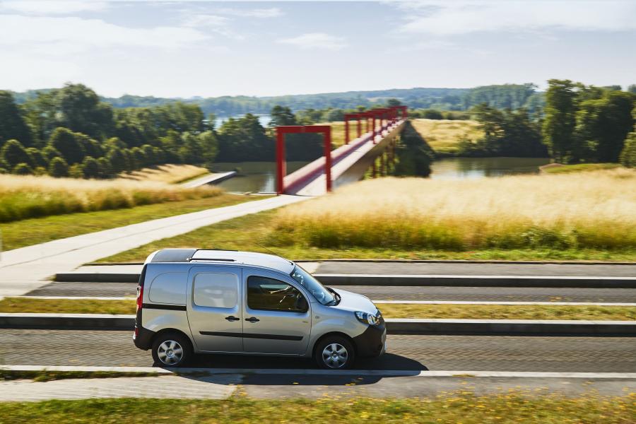  Renault Kangoo Express Z.E. 33 Style Pack 2017 года  (фото 12 из 27)